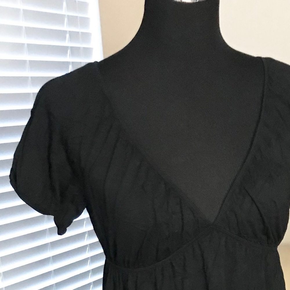 Women’s black knit s/s short dress.